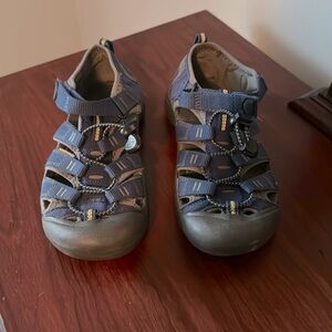 Keen Boys sandal - size 4